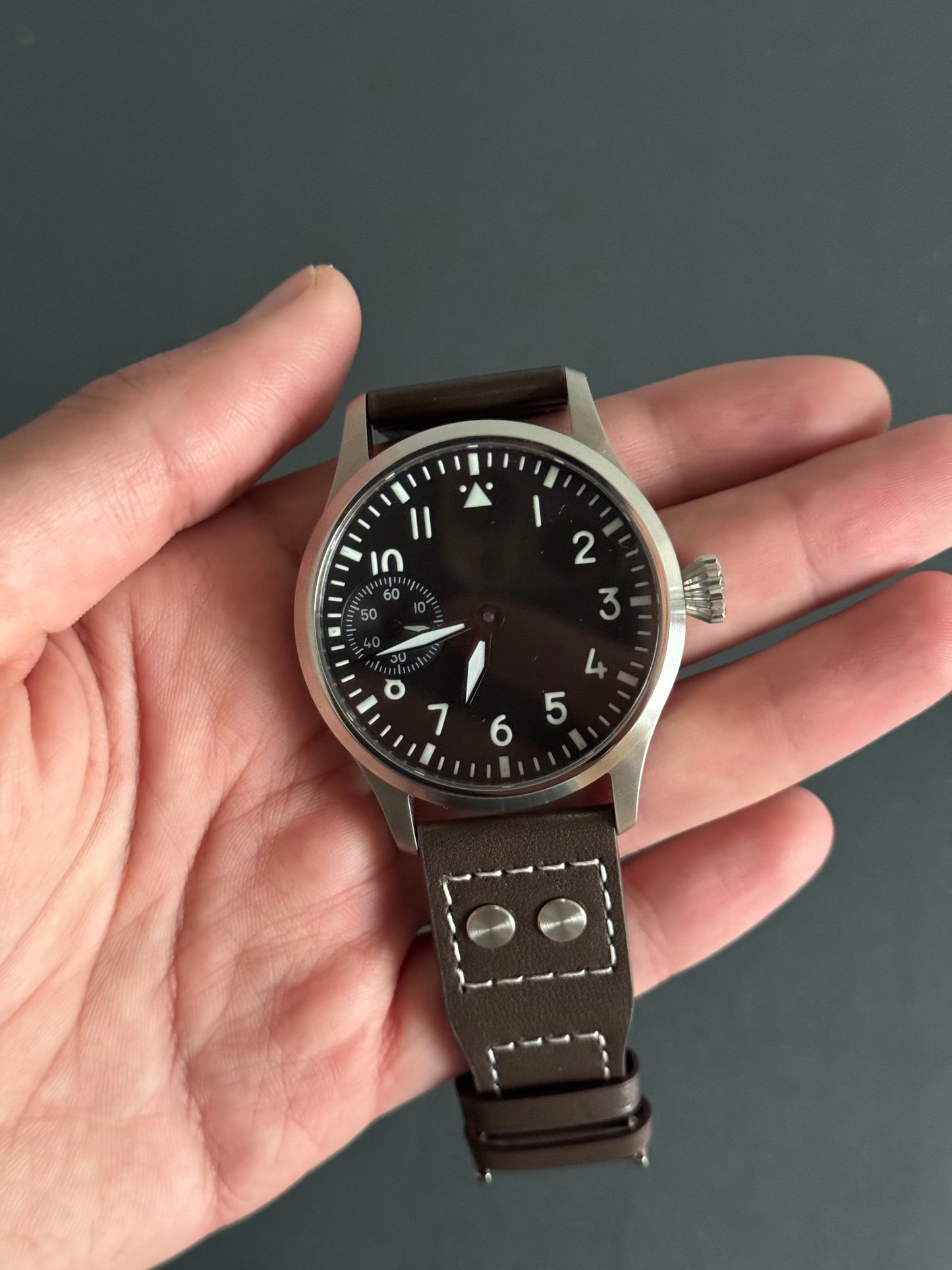 Sterile dial - 42mm Pilot watch with riveted leather strap - uniqwatchmods.nl