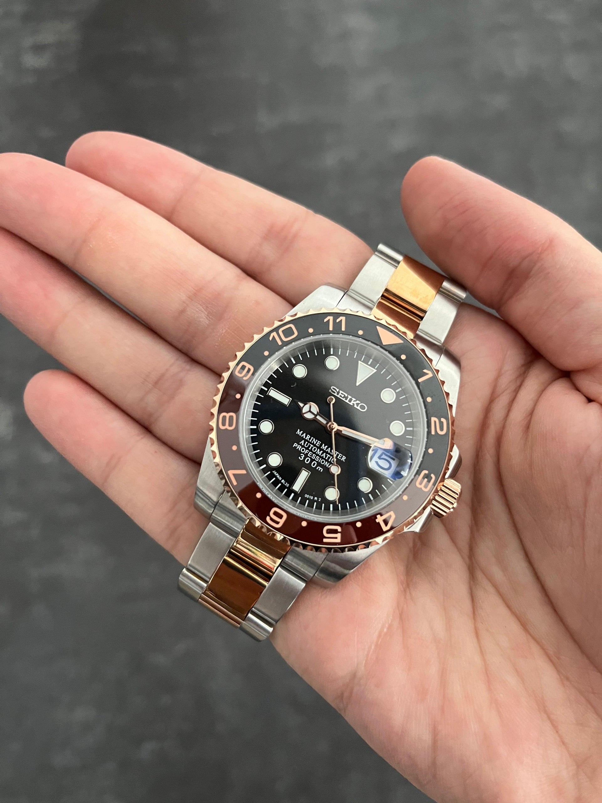 Seiko Mod 40mm Rootbeer NH35 – Uniq Watch Mods - Main Image