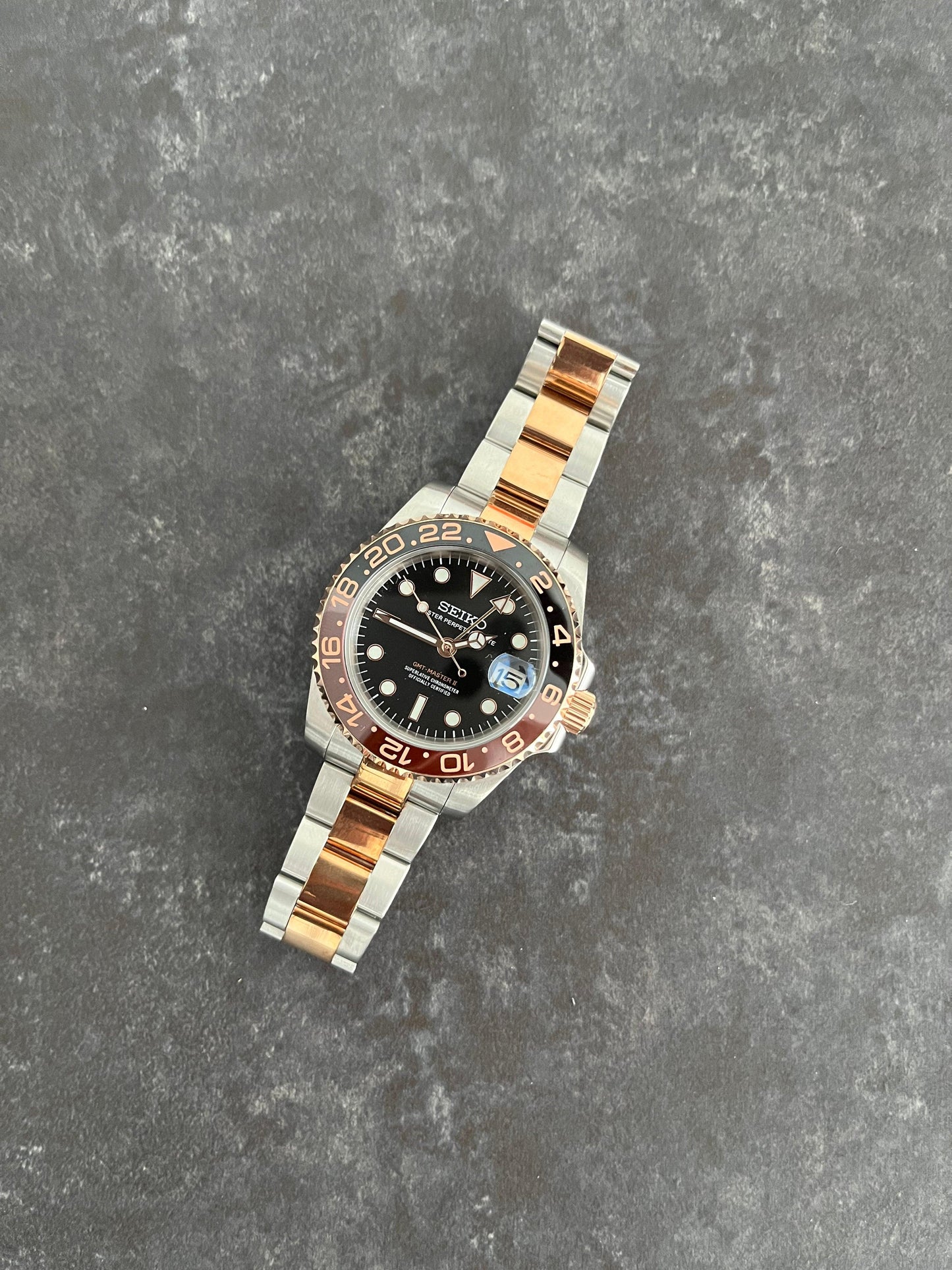 Seiko Mod - 40mm Rootbeer GMT - uniqwatchmods.nl