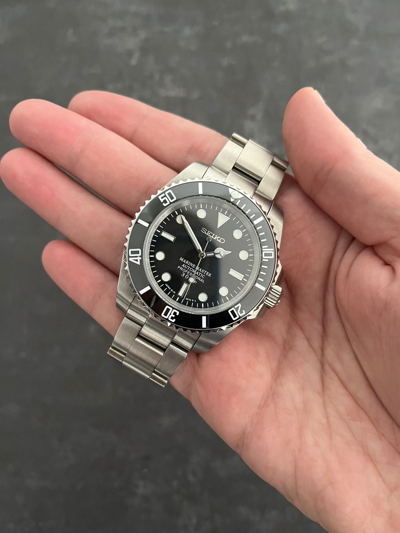 Seiko Mod 40mm Submariner with black dial and no date
