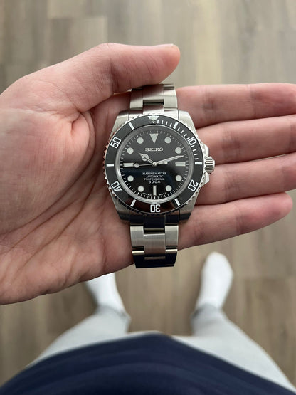 Seiko Mod - 40mm Submariner with black dial and no date