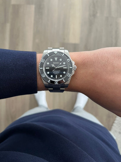 Seiko Mod - 40mm Submariner with black dial and no date