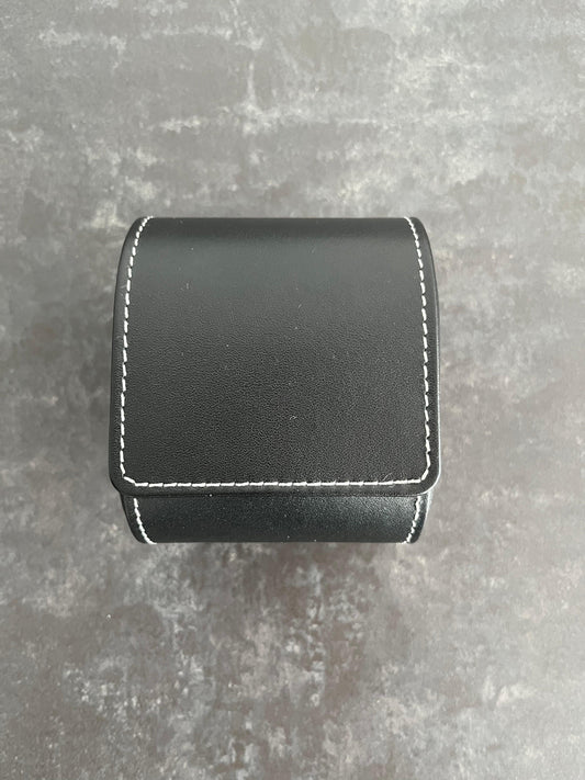 Black travel watch case - uniqwatchmods.nl