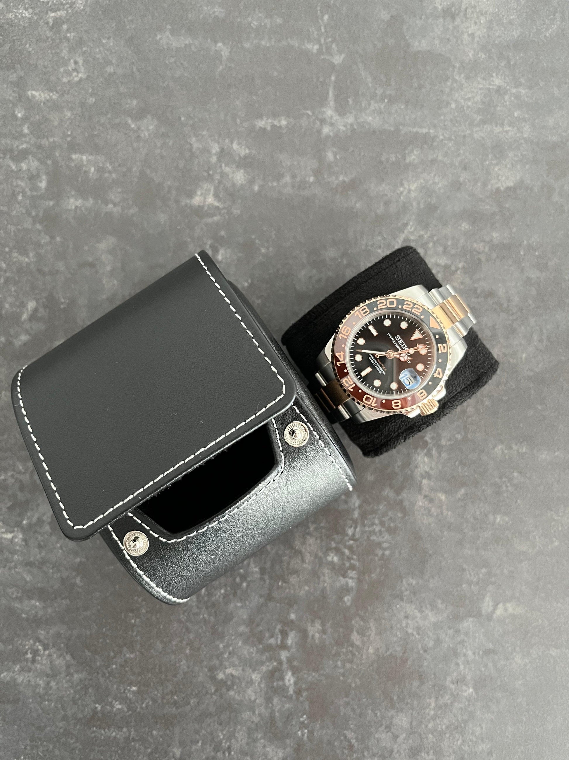 Black travel watch case - uniqwatchmods.nl